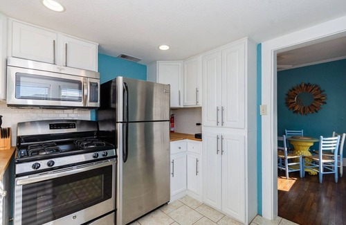 San Jacinto House | 1BR Upper Unit w/Private Deck & Gulf Views, Walk to Beach, Pier & The Strand!
