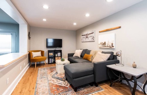 Germantown Apartment | 1BR Urban Gem: LouCity Retreat