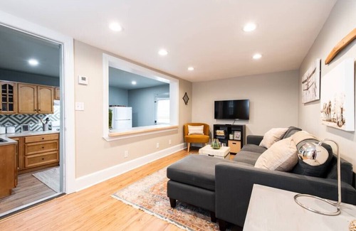 Germantown Apartment | 1BR Urban Gem: LouCity Retreat