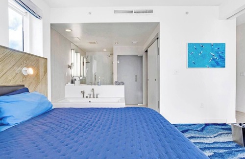 Central Beach Resort | 1BR W Residence, Great Intecoastal & City Skyline Views, Pool, Hot Tub