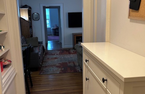 Queens Apartment | 1BR Walk to Subway/LIRR on Austin Street