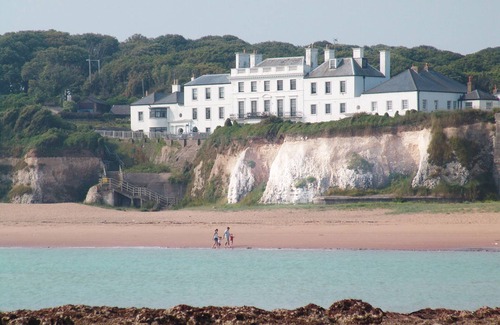 Kingsgate Apartment | 1h from central London and 30min from Dover, opposite stairs to sandy beach