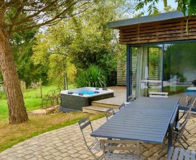 Mainneville Villa | 1h10 de Paris, maison de campagne avec piscine chauffée