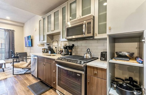 Downtown Salt Lake City Apartment | 1min Delta Salt Palace King Bed Gym Parking