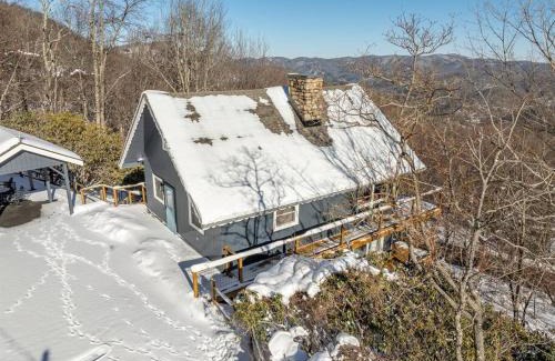 Seven Devils Ski Chalet | 1MMView-2Kings-HotTub-PoolTable-Arcade-Waterfall