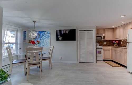 Ocean Grove Apartment | 1st Beach Block Luxury Gr. Floor Duplex - 3 houses from the Beach!