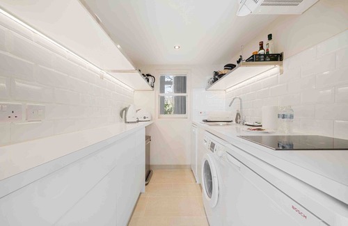 Campden Apartment | 1st class, 1st floor Kensington apt with Mezzanine