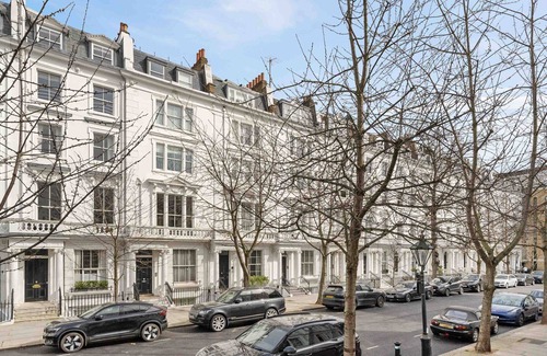 Campden Apartment | 1st class, 1st floor Kensington apt with Mezzanine