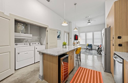 Fort Worth Apartment | 1st Floor Apt- 2min to TCU + King Bed + Pool + Gym + Parking