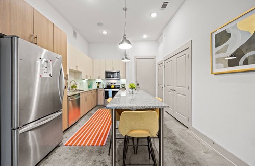 Fort Worth Apartment | 1st Floor Apt- 2min to TCU + King Bed + Pool + Gym + Parking