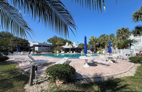 Lake Frederica Condo | 1st floor at Ventura! pools, hot tub, golf, tennis, restaurant, fitness center
