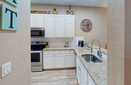 Bahama Bay Condo | 1st floor condo near theme parks, patio, tennis court, restaurant, gym