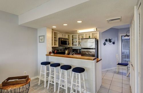 Isle of Palms Condo | 1st-floor condo with beach access, patio, & outdoor pool - snowbirds welcome