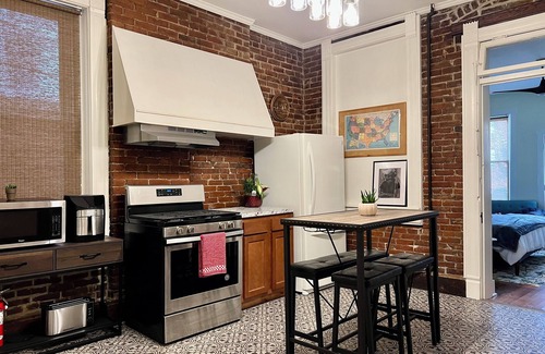 Old Louisville Apartment | 1st floor flat in historic Old Louisville mansion