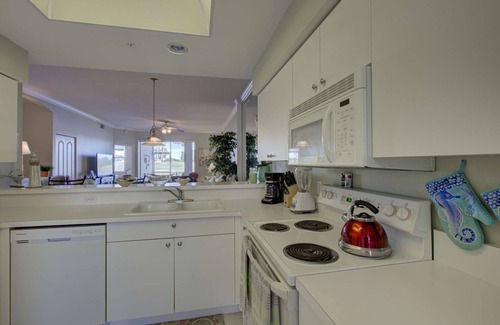 Sarasota Condo | 1st Floor in Gated community | Heated Pools | Spa | Dining | Gym | Golf Course | Perfect Winter Rent
