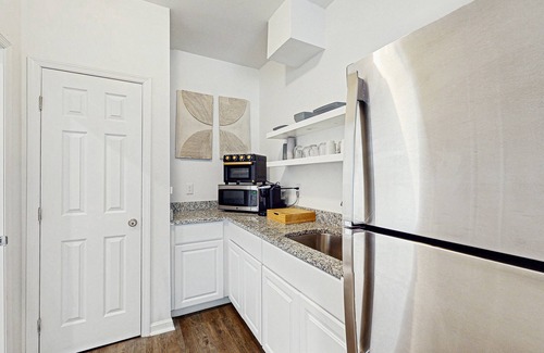 Goose Creek Apartment | 1st Floor Studio in Pet Friendly Walkable Resort with Pools