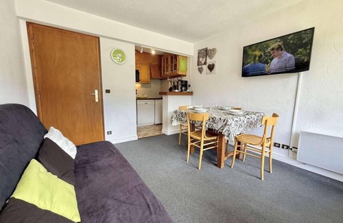 Praz-sur-Arly Apartment | 1st floor, view ski slopes, balcony, parking, tv, ski locker, 35m², Praz sur Arly