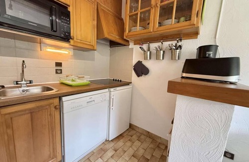 Praz-sur-Arly Apartment | 1st floor, view ski slopes, balcony, parking, tv, ski locker, 35m², Praz sur Arly