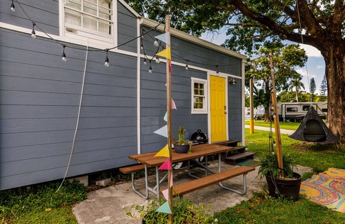 Iona Cottage | 1st Tiny House! Minutes from SANIBEL and Fort Myers Beach