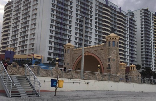 Daytona Beach Condo | 2/14-17 DAYTONA BEACH OCEAN WALK 3 BED DLX OCEAN FRONT UNIT SLEEP 10 500 RACE