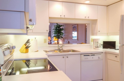 Whitney Beach Condo | 2/2 Condo in beautiful Perico Bay Club