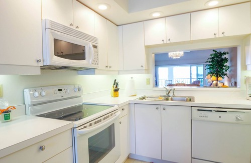 Whitney Beach Condo | 2/2 Condo in beautiful Perico Bay Club