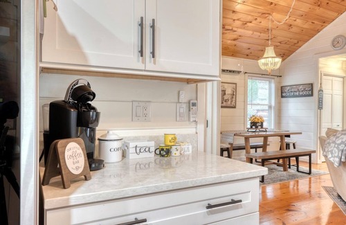 Unaka Cabin | 2/2 creek front peaceful cabin with Fiber optic WiFi and bonus room