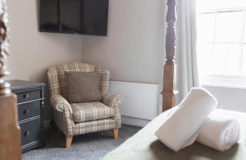 Much Wenlock Hotel | #2 - 4 Poster Bed at The Raven Aparthotel by PureStay
