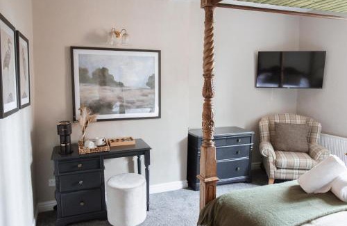Much Wenlock Hotel | #2 - 4 Poster Bed at The Raven Aparthotel by PureStay