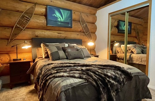 Nenana Cabin | 2,500 sqft Log Lodge — a retreat between Denali and Fairbanks