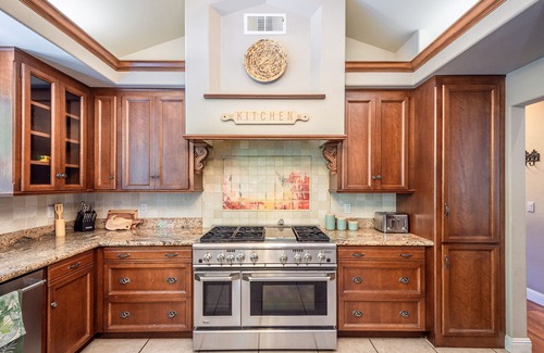 Fish Camp House | 2.8 miles to Yosemite entrance! Beautiful, spacious Mtn home with 2-level decks!