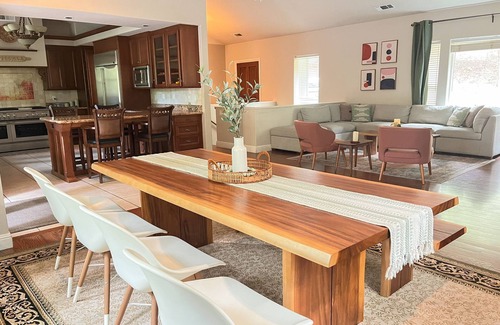 Fish Camp House | 2.8 miles to Yosemite entrance! Beautiful, spacious Mtn home with 2-level decks!