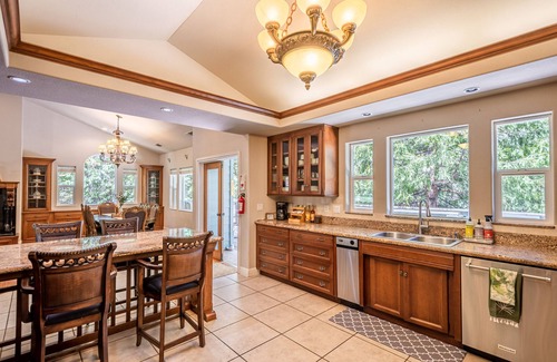 Fish Camp House | 2.8 miles to Yosemite entrance! Beautiful, spacious Mtn home with 2-level decks!