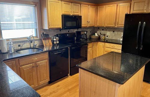 East Stroudsburg House | ☀️ 2 ACRE POCONO HOUSE WITH PRIVATE POOL TENNIS COURT HUGE BACKYARD PATIO ☀️