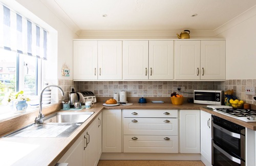 Thorpeness Cottage | 2 Admirals Walk - sleeps 6 guests in 3 bedrooms