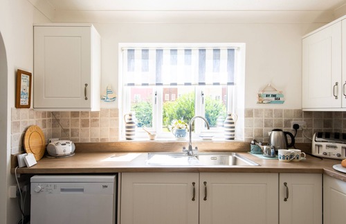 Thorpeness Cottage | 2 Admirals Walk - sleeps 6 guests in 3 bedrooms