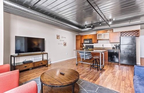 Old West Side Apartment | 2 Apts w King Beds - Near Kerrytown