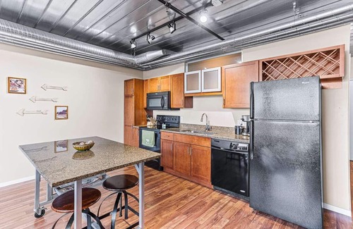 Old West Side Apartment | 2 Apts w King Beds - Near Kerrytown