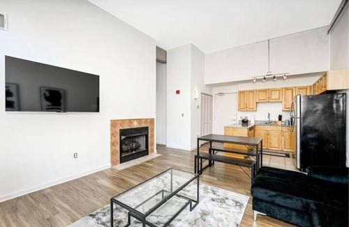 Downtown Cleveland Apartment | 2 bath| Prkg+Gym+Sauna|Playhouse SQ|+30 Day