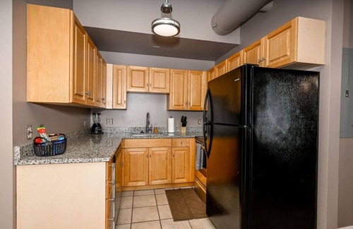 Downtown Cleveland Apartment | 2 bath| Prkg+Gym+Sauna | Perk Plaza |+30 Day