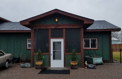 Evergreen House | 2 Bd, 1 1/4 bath House Central to Glacier Park, Flathead Lake, Whitefish Lake.