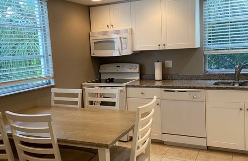 Longboat Key Condo | 2 Bd/2 Bath Condo on Sarasota Bay Across from Gulf of Mexico 3-6 month rental
