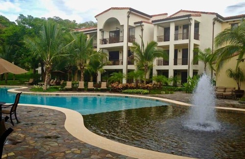 Coco Condo | 2-BD Ocean-View Condo on 3rd Floor