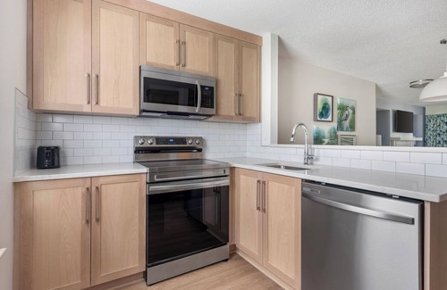 Berkeley Condo | 2 BDRM- 6 MILES TO COLONIAL WMSBRG- 10 MILES TO BUSCH GARDENS- GREAT LOCATION!