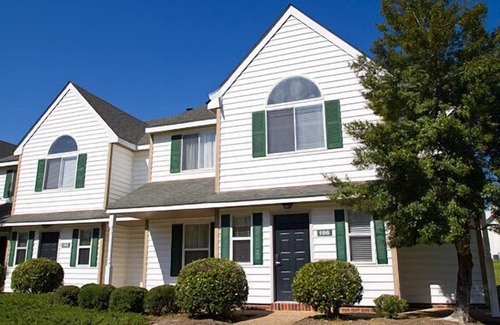 Berkeley Condo | 2 BDRM~ BUSCH GARDENS 8 MILES, COLONIAL WMSBRG 6 MILES TO, INDOOR/OUTDOOR POOLS!
