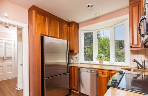 Sunnylea House | 2-BDRM Lovely Home - Sunnylea Prime -The Kingsway