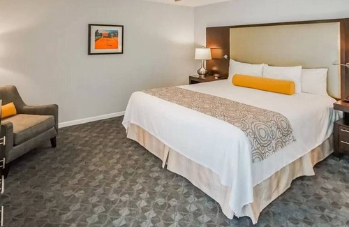Historic Tennis Club Condo | 2 BDRM Villa 361 Palm Springs