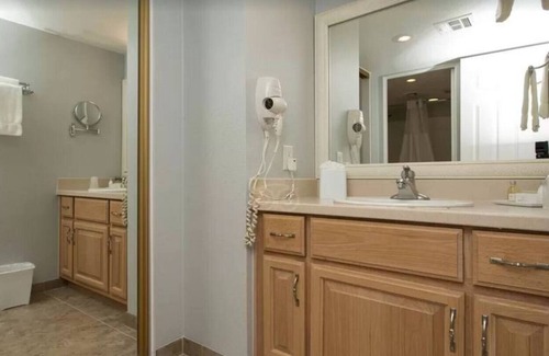 Historic Tennis Club Condo | 2 BDRM Villa 361 Palm Springs