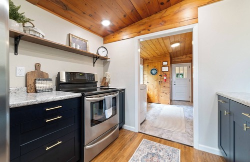 Lutsen Cabin | 2 Bdrm w/Loft Cabin by Cozy Blue Caribou