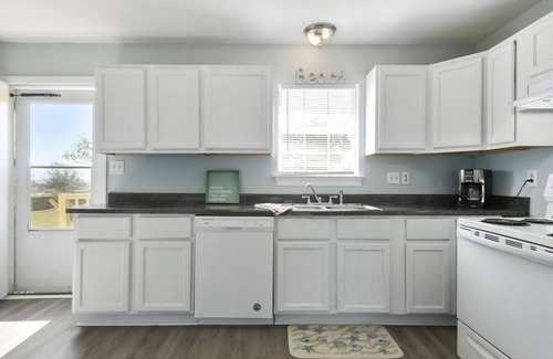 Gulfport House | 2 Beach view Cottages, Perfect family get together